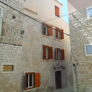 Ruzica 3*, Trogir Kroatien